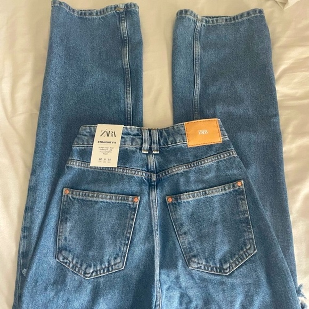NWT Zara Straight Fit Trendy Jeans